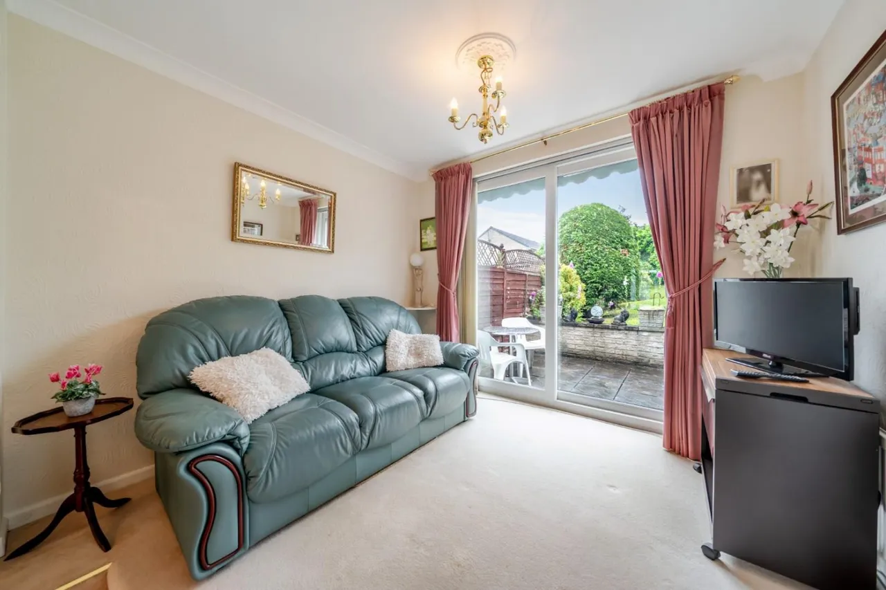 Meadow Drive, Chapeltown, Sheffield, photo 9