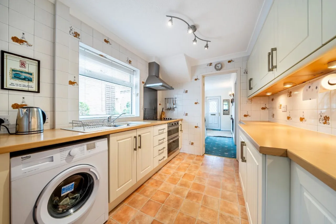 Meadow Drive, Chapeltown, Sheffield, photo 2
