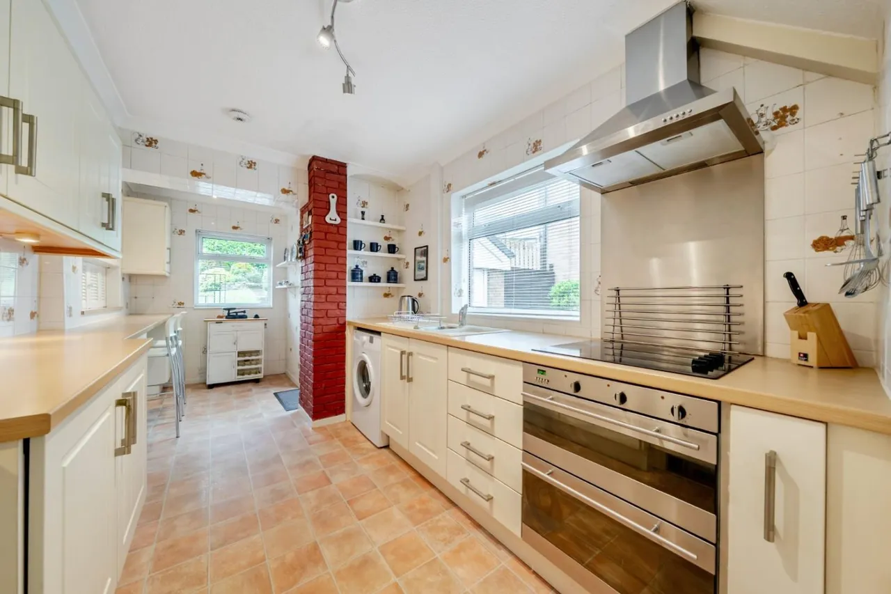 Meadow Drive, Chapeltown, Sheffield, photo 3