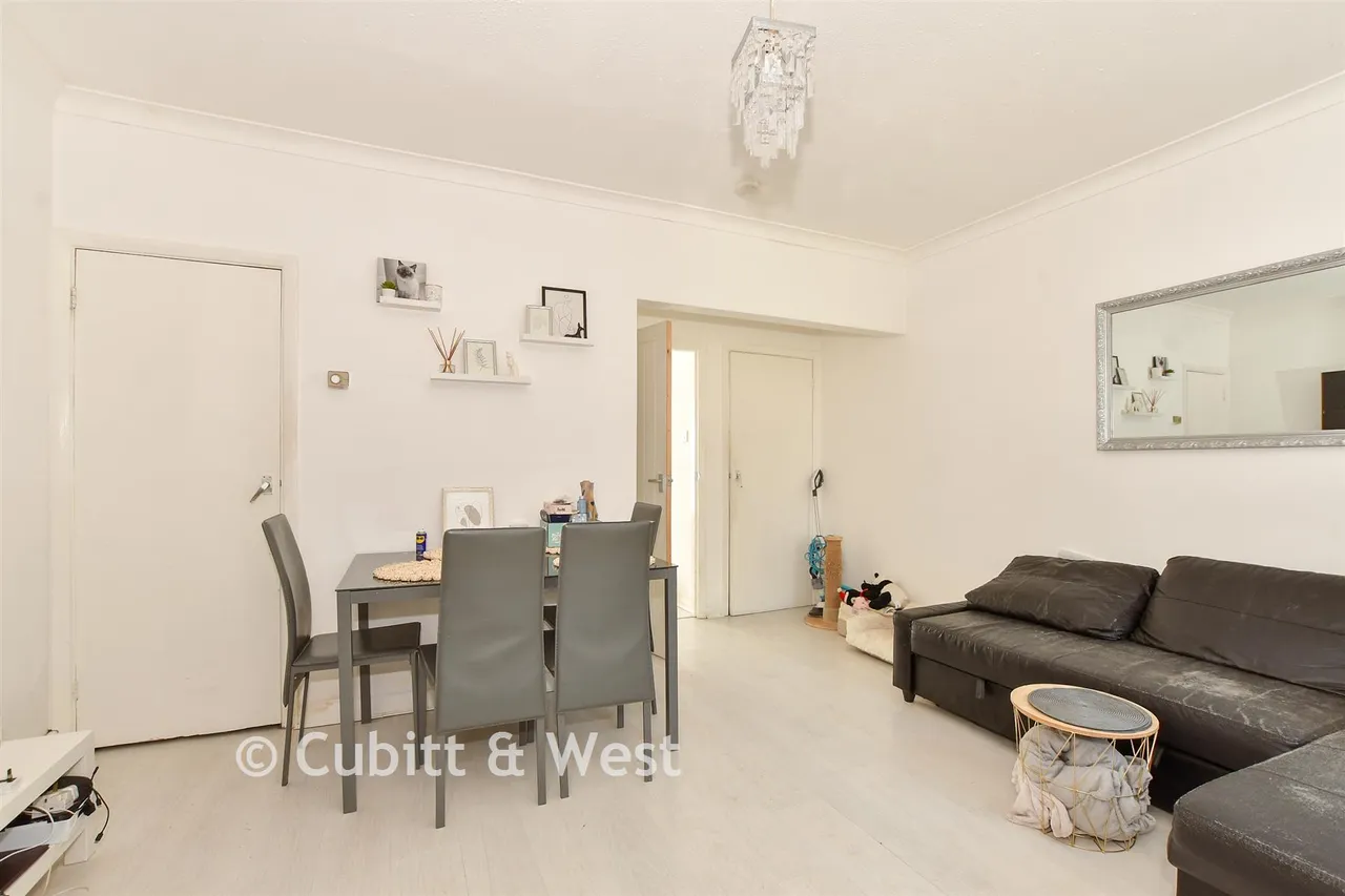 West Street, Crawley, RH11, photo 3