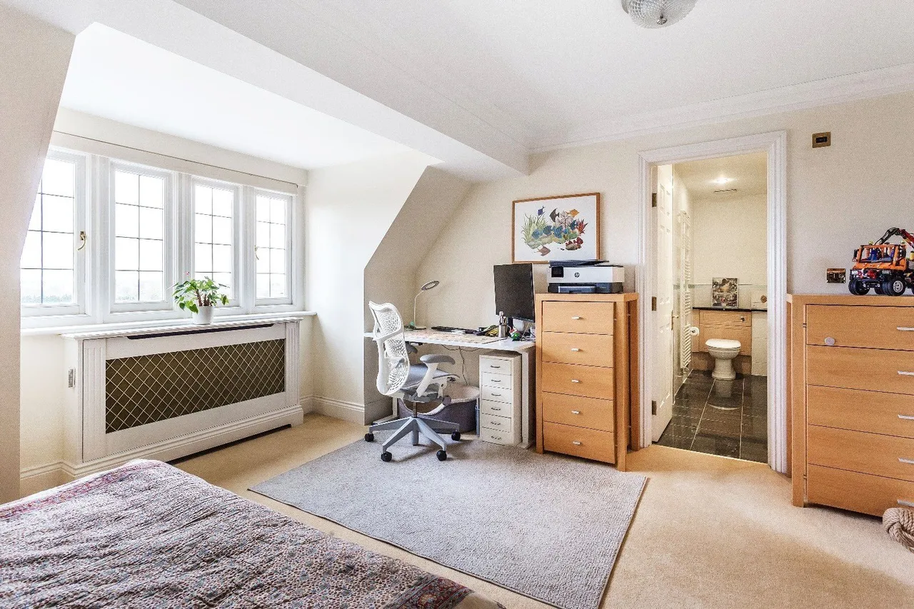 Ockham Lane, Cobham, KT11, photo 16