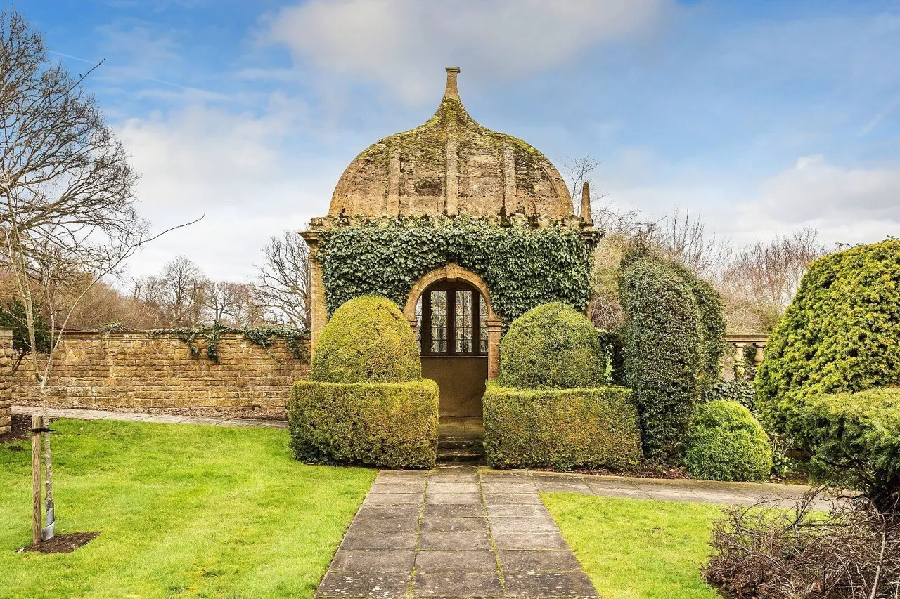 Ockham Lane, Cobham, KT11, photo 34