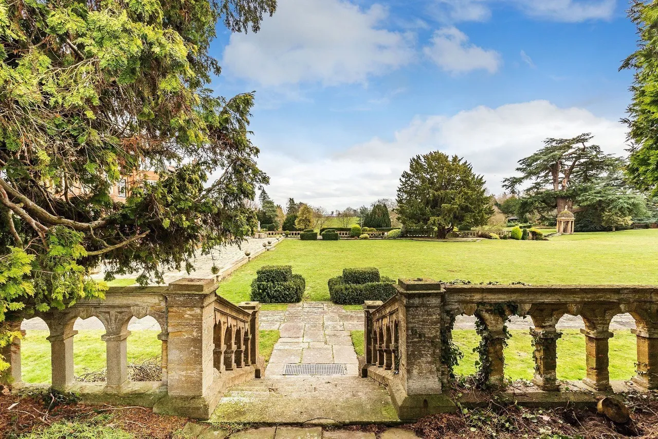 Ockham Lane, Cobham, KT11, photo 36