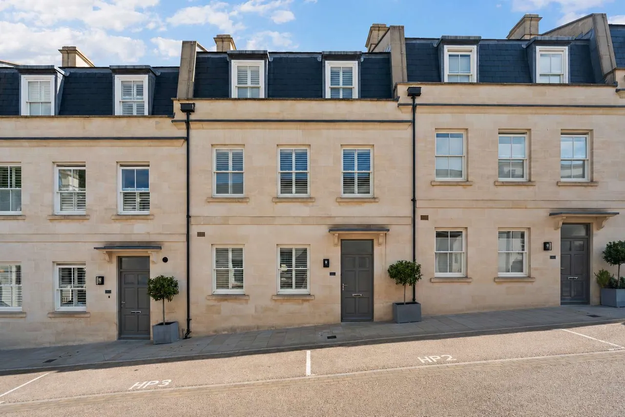 3 bed new development for sale — Lansdown Road, Bath, Somerset, BA1 5DL