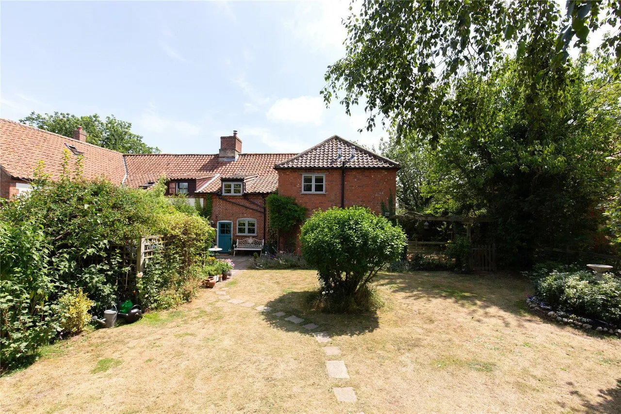 North Barningham Road, Bessingham, NR11, photo 31