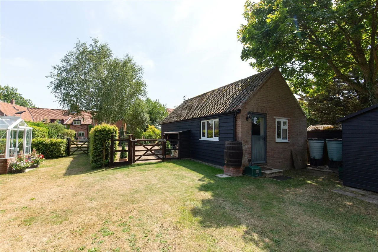 North Barningham Road, Bessingham, NR11, photo 22