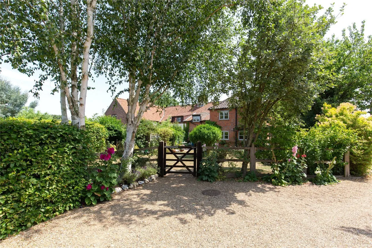 North Barningham Road, Bessingham, NR11, photo 24
