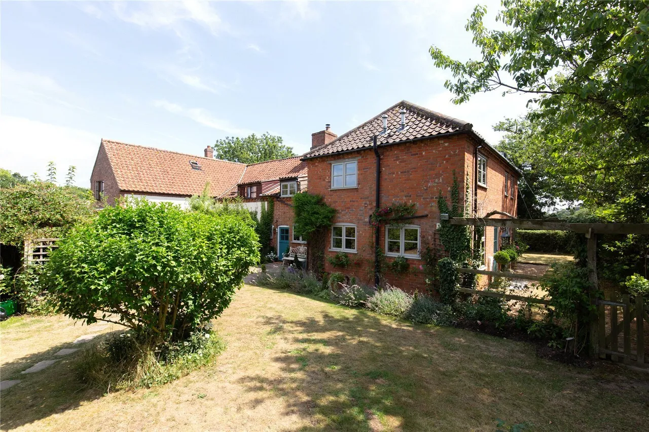 North Barningham Road, Bessingham, NR11, photo 29