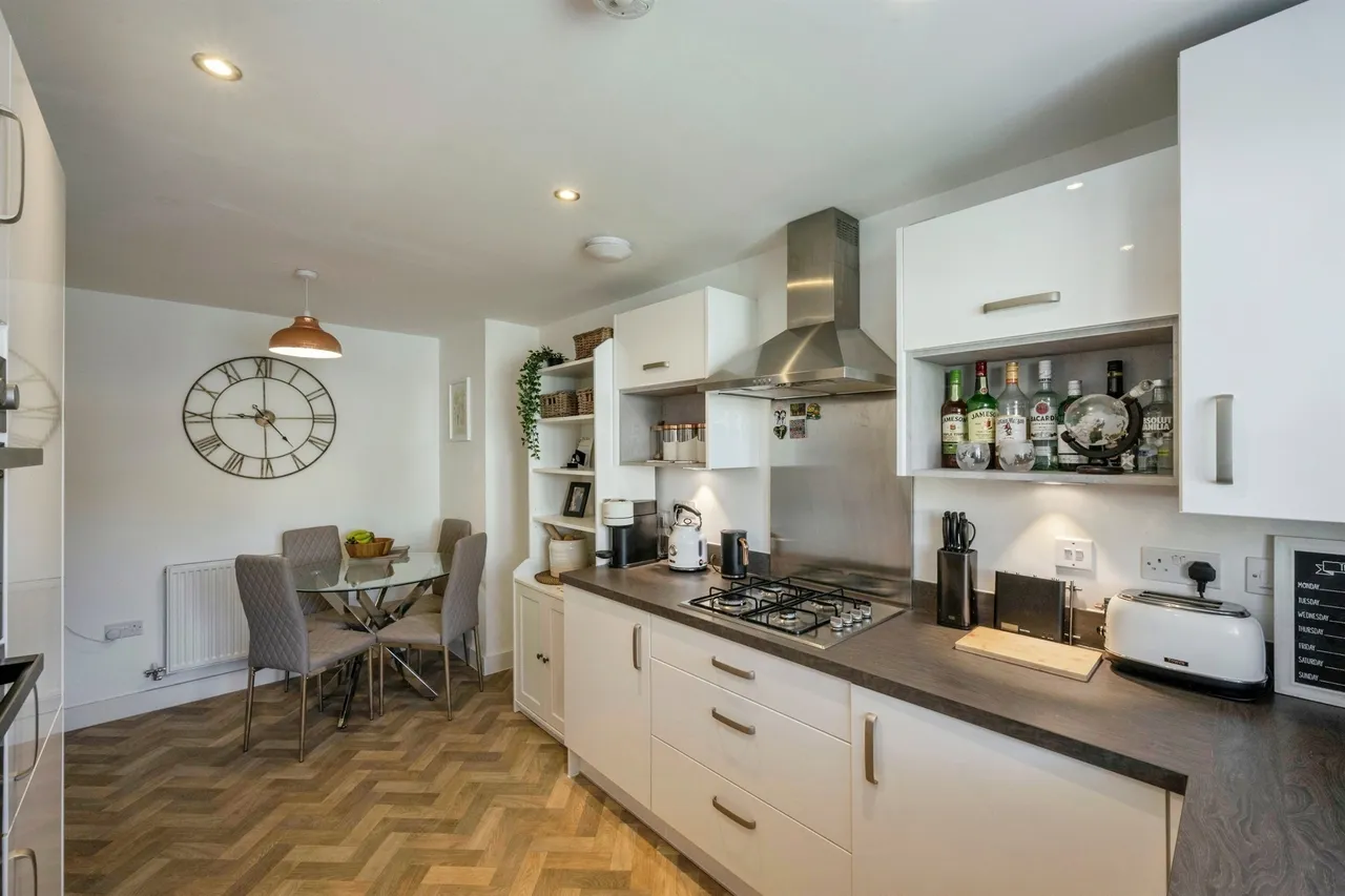 Swan Road, Lakeside, DN4, photo 6