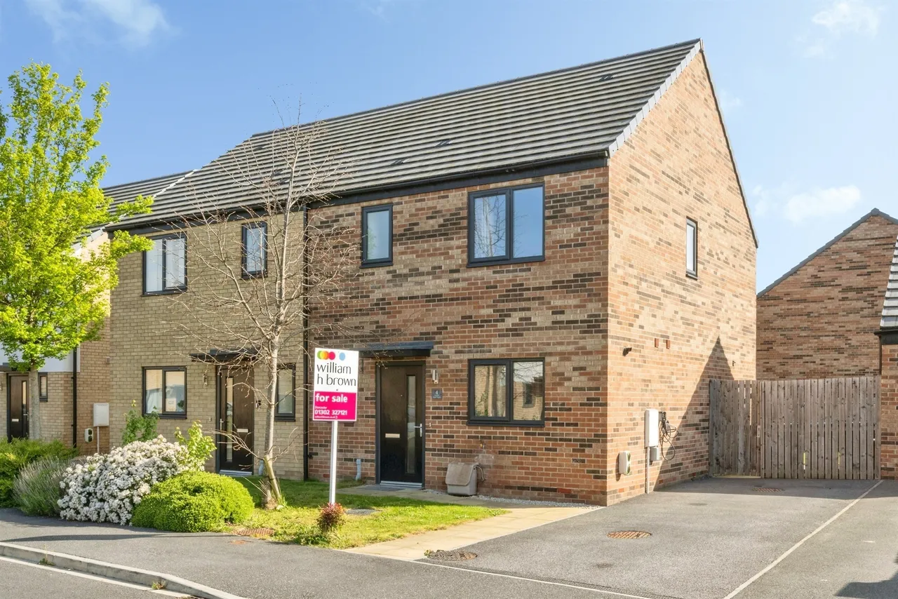 3 bed house for sale, Swan Road, Lakeside, DN4