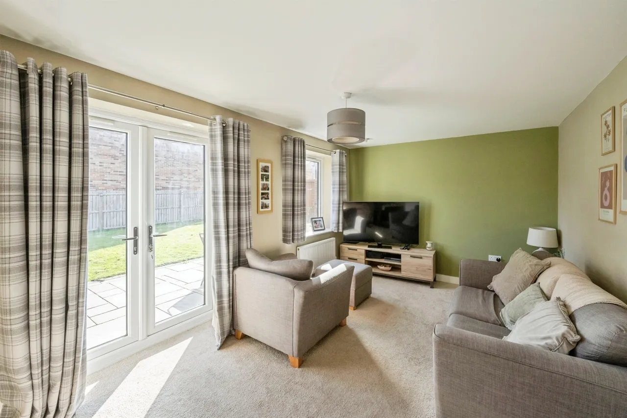 Swan Road, Lakeside, DN4, photo 3