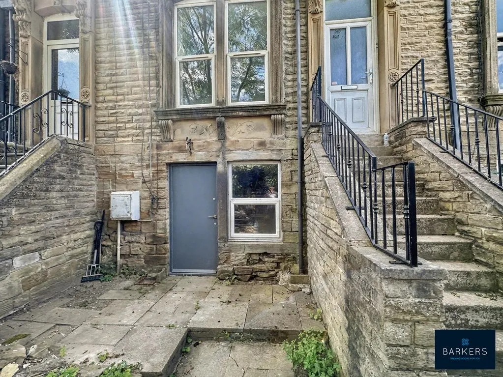 Bradford Road, Batley WF17 8HF, photo 11