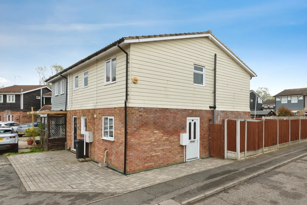 2 bed house for sale — Voysey Gardens, BASILDON, Essex, SS13