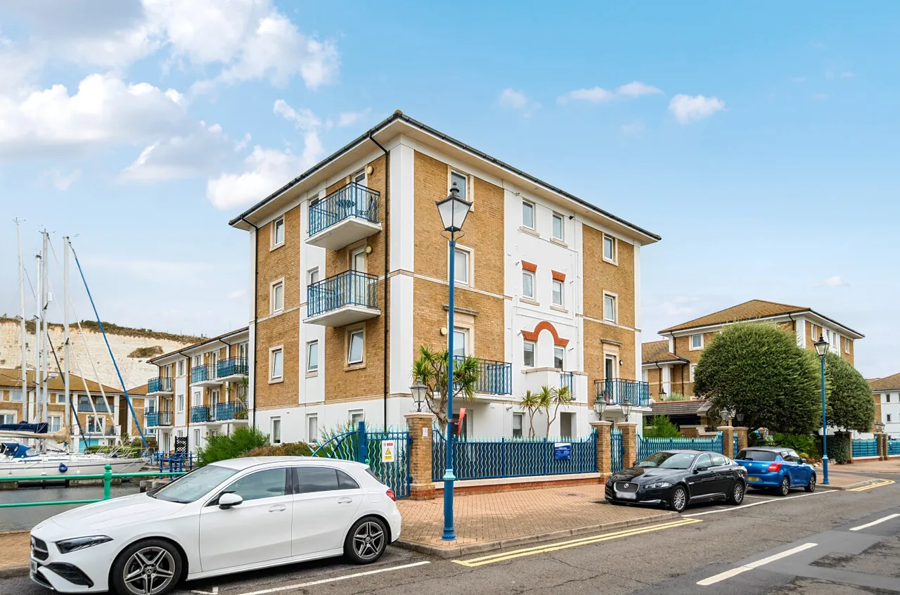 2 bed flat for sale, Victory Mews, The Strand, BN2
