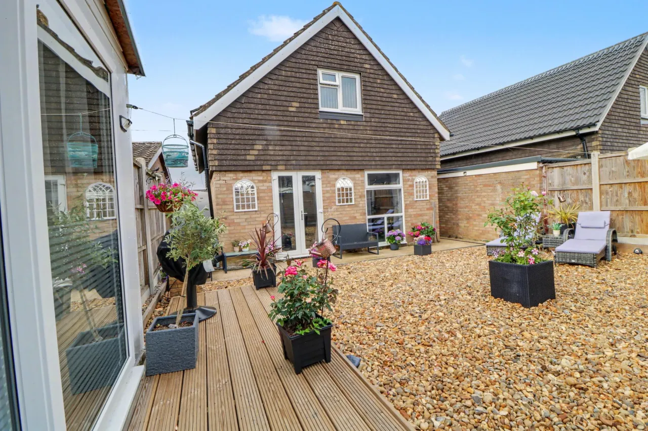 Owens Close, Long Stratton, photo 24