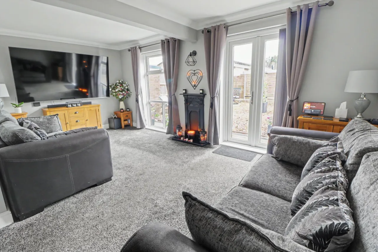 Owens Close, Long Stratton, photo 8