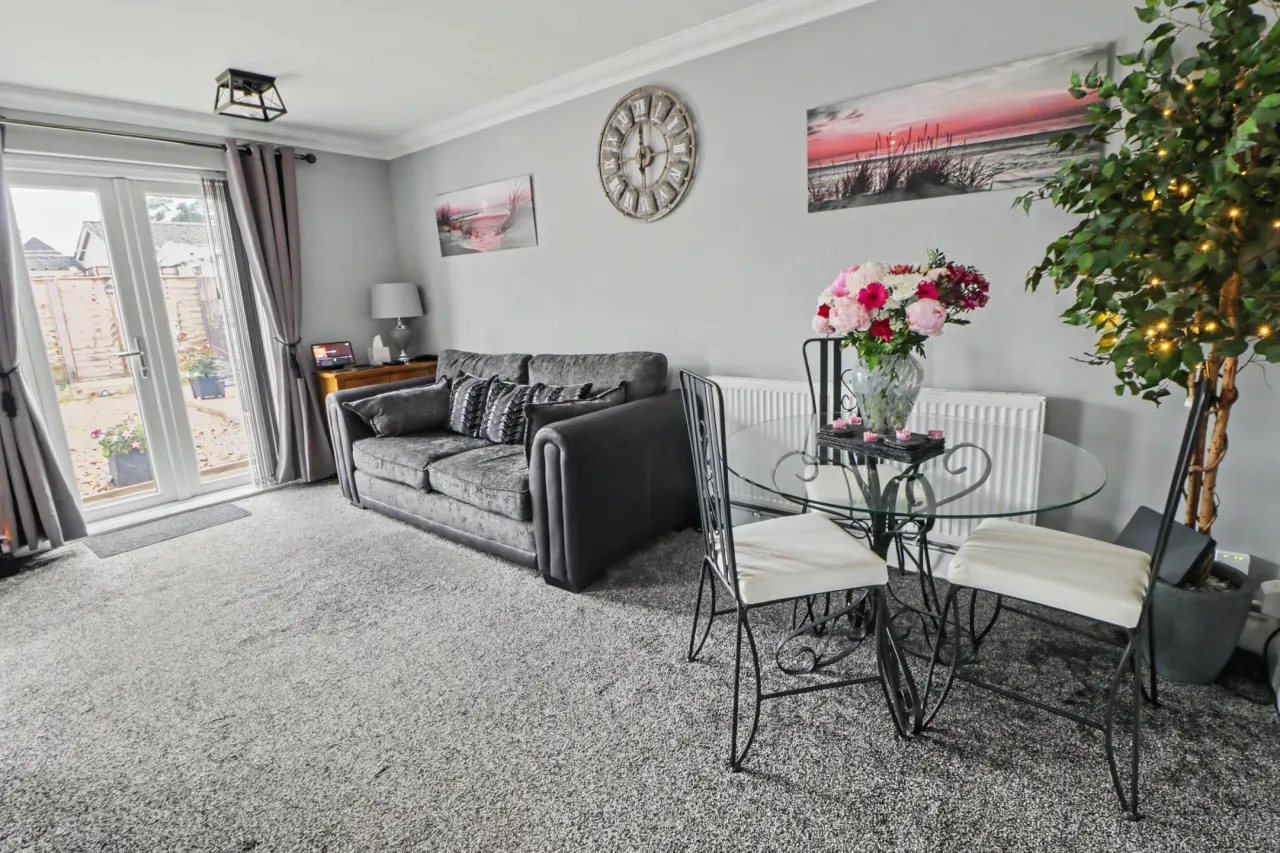 Owens Close, Long Stratton, photo 11