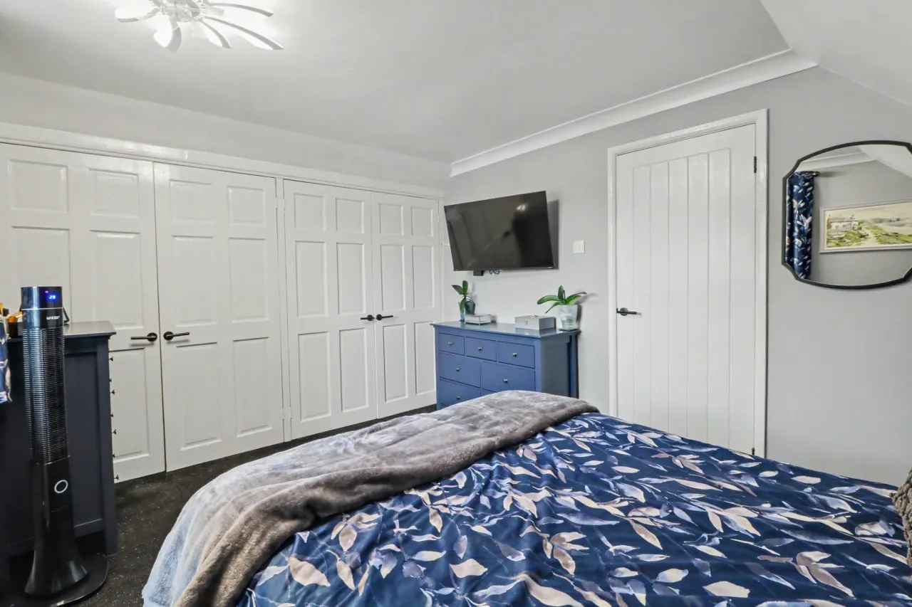 Owens Close, Long Stratton, photo 18
