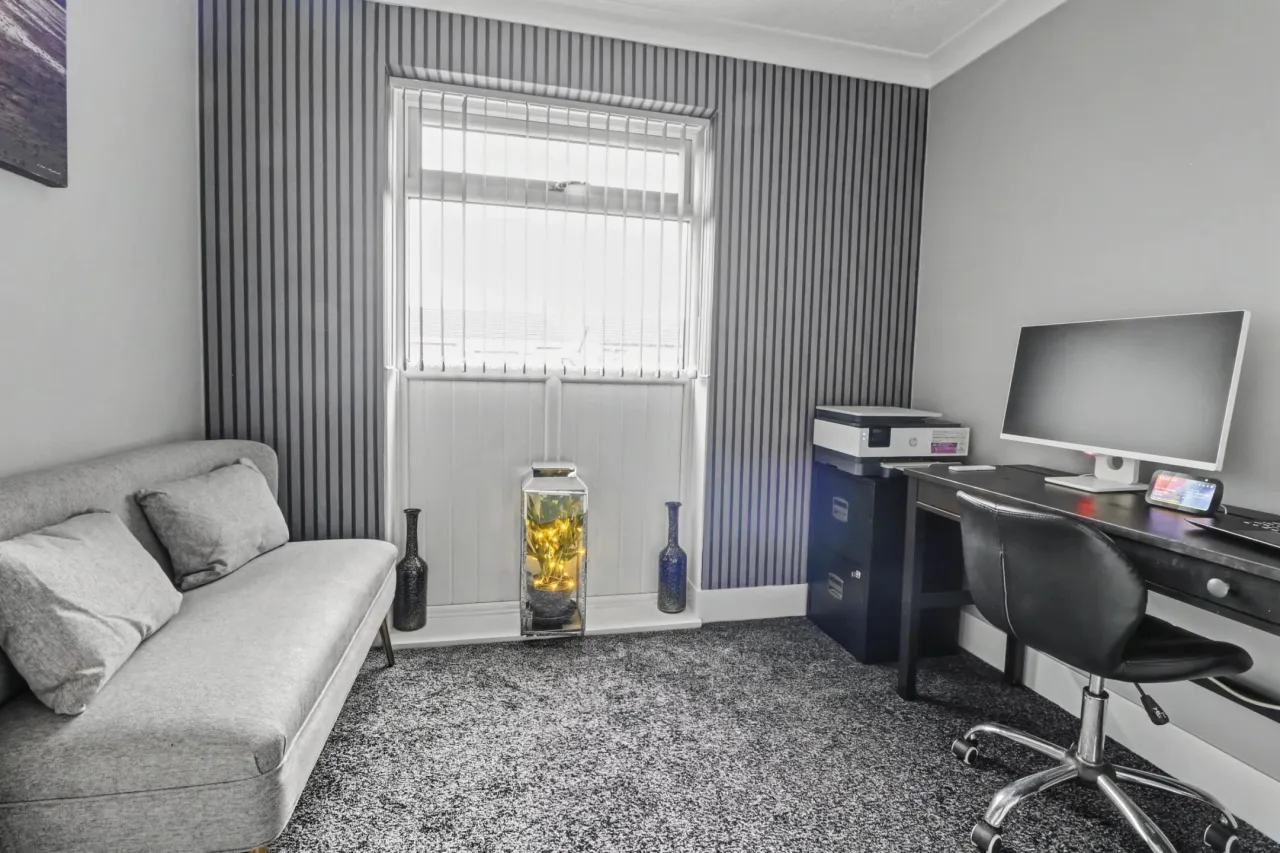 Owens Close, Long Stratton, photo 14