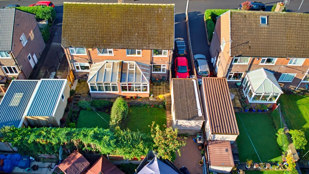 Manse Drive, Huddersfield, HD4, photo 3