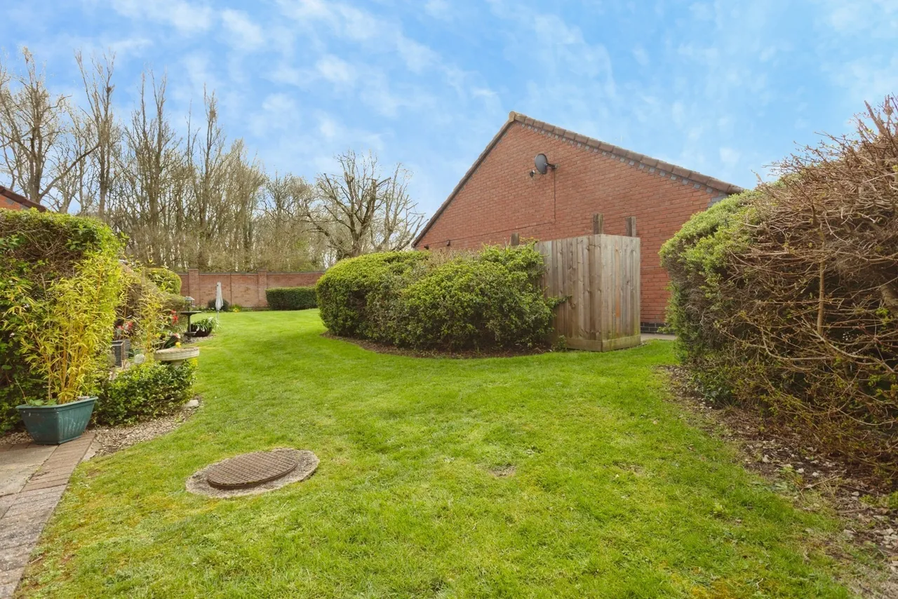 Kingfishers Court, West Bridgford, NG2, photo 10