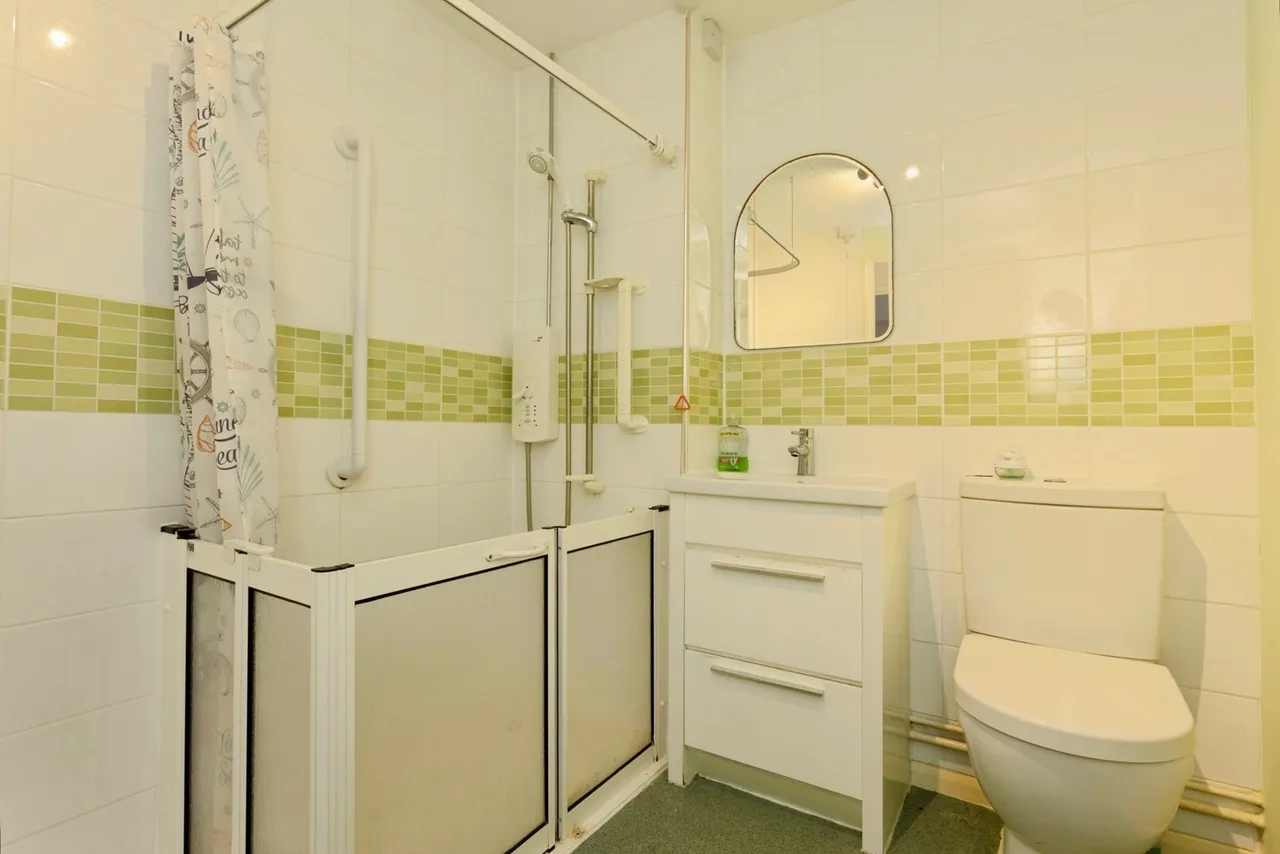Kingfishers Court, West Bridgford, NG2, photo 6