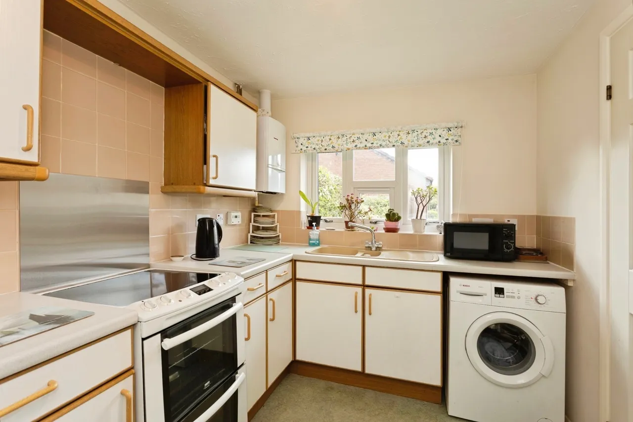 Kingfishers Court, West Bridgford, NG2, photo 5