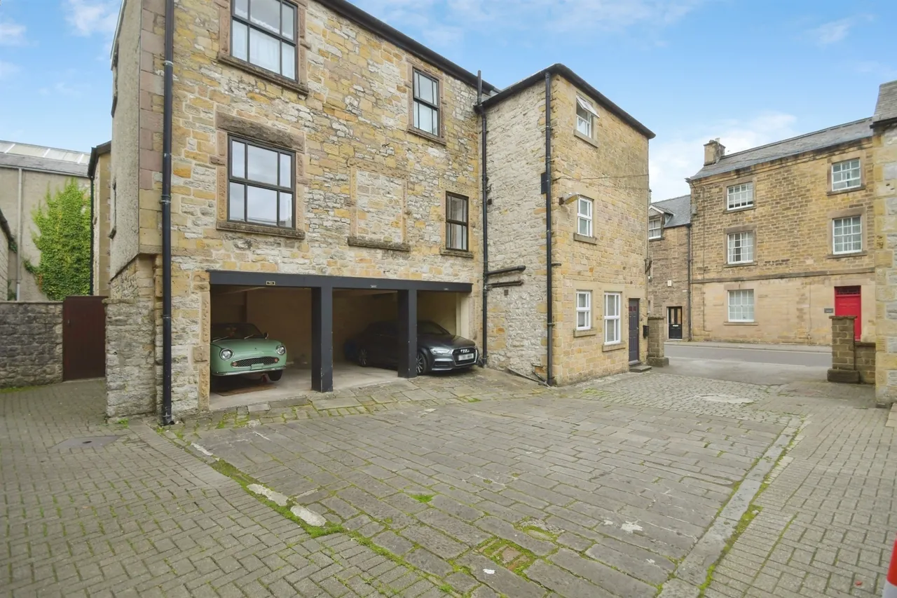 Buxton Road, Bakewell, DE45, photo 2