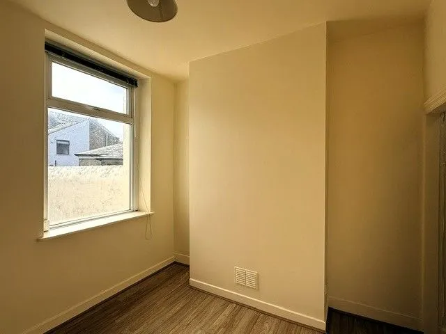 Vine Street, Greaves, LA1, photo 7