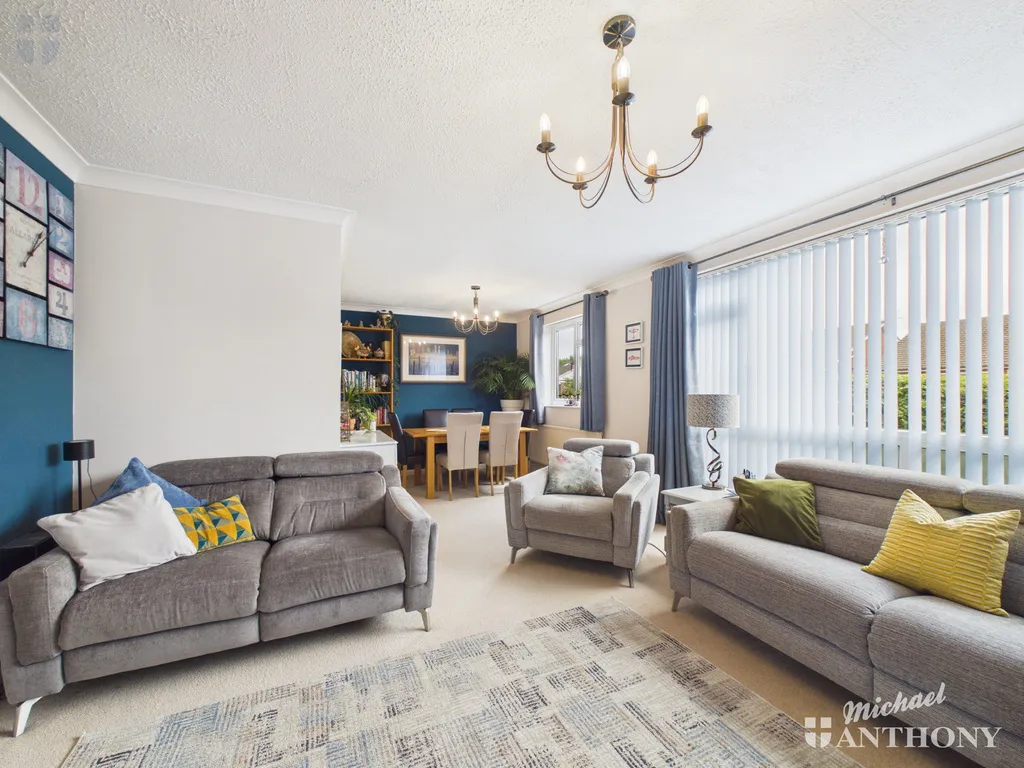 Irvine Drive, Stoke Mandeville, Aylesbury, HP22 5UN, photo 11