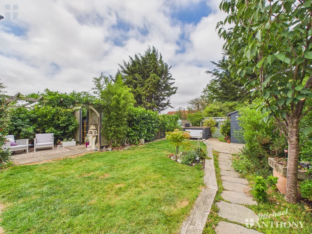 Irvine Drive, Stoke Mandeville, Aylesbury, HP22 5UN, photo 10