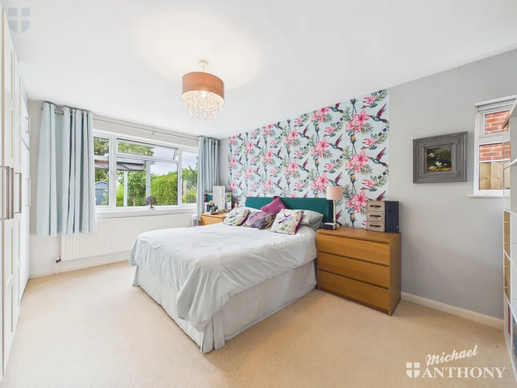 Irvine Drive, Stoke Mandeville, Aylesbury, HP22 5UN, photo 6