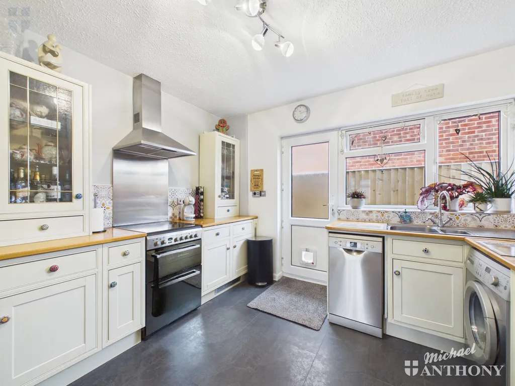 Irvine Drive, Stoke Mandeville, Aylesbury, HP22 5UN, photo 12