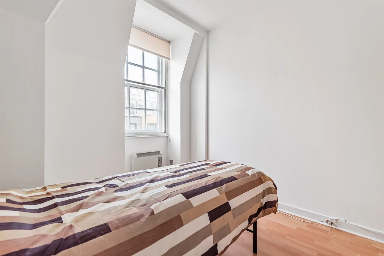 Shepherds Bush Road, London, W6, photo 9