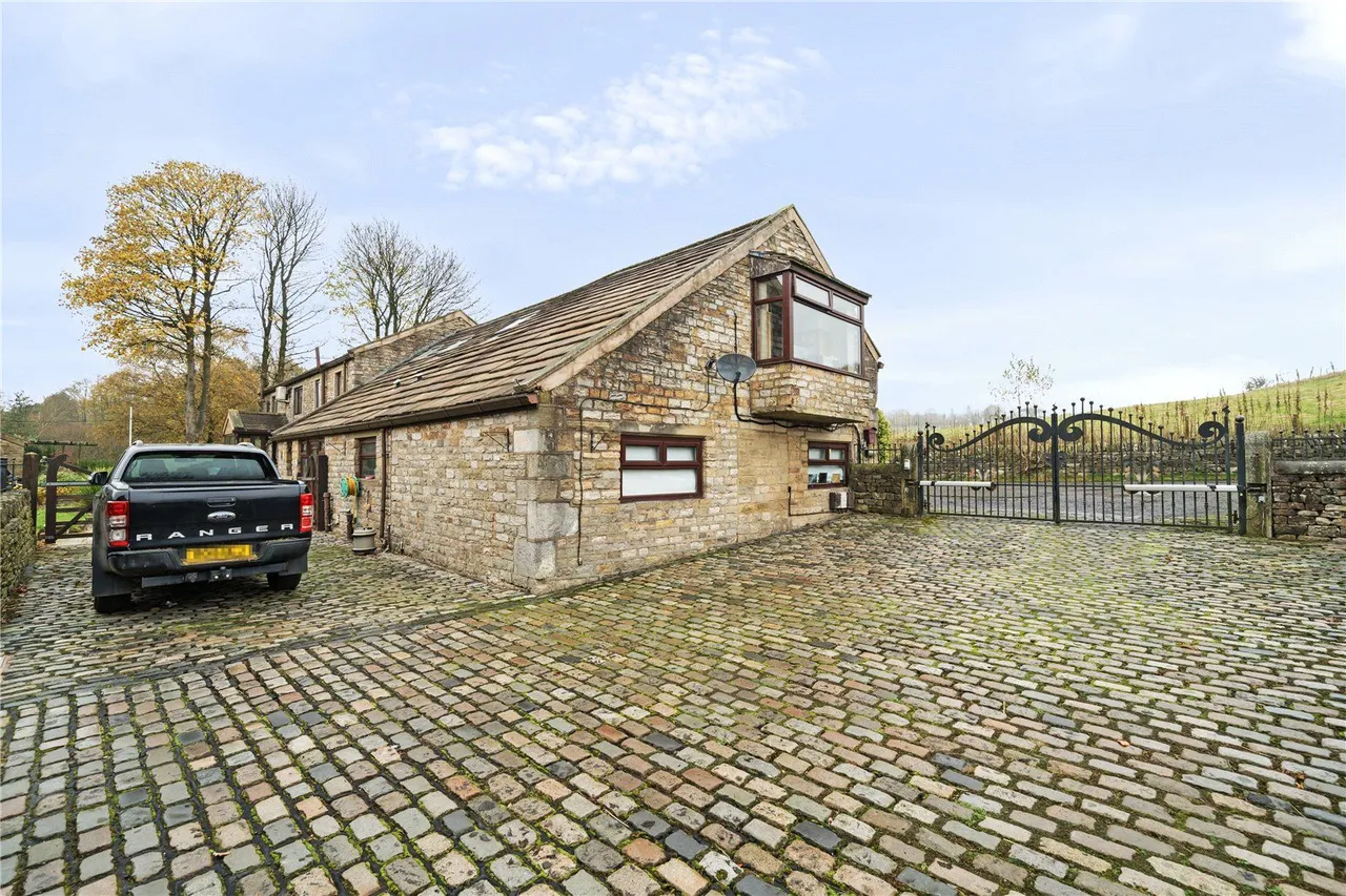 Ringlows Lane, Syke, OL12, photo 2