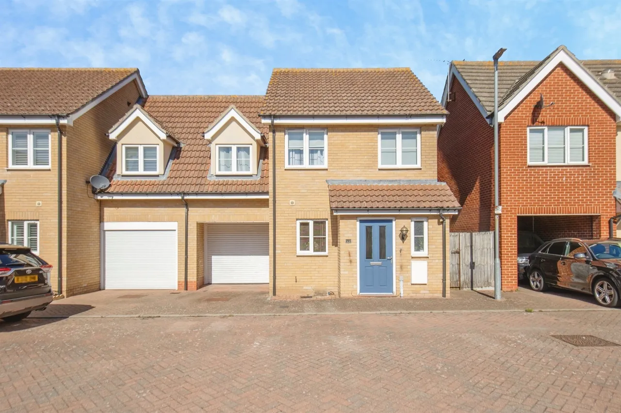 3 bed house for sale — Yorktown Close, Harwich
