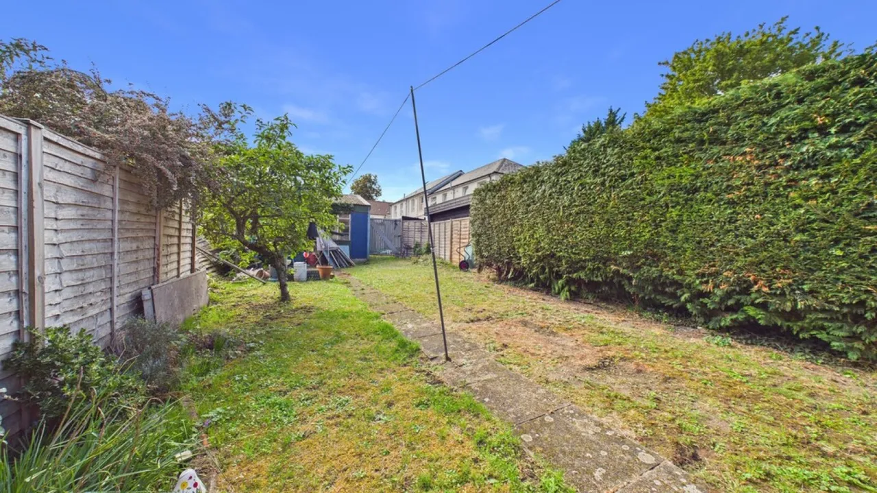 Springfield Avenue, Bury St Edmunds, IP33, photo 2