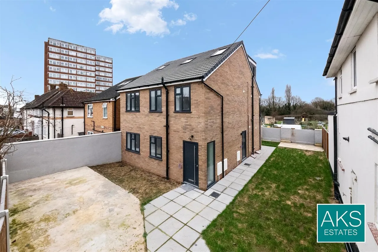 2 bed flat for sale — Panhard Place, Southall