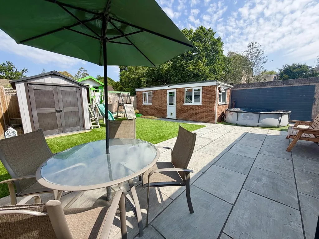 Frimley, Camberley, photo 3