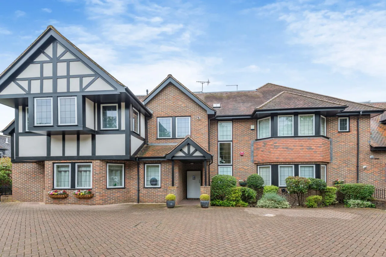 Buckley Court, 375 Cockfosters Road, Barnet, Hertfordshire, EN4 0JT, photo 3