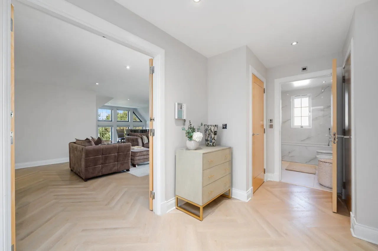 Buckley Court, 375 Cockfosters Road, Barnet, Hertfordshire, EN4 0JT, photo 9