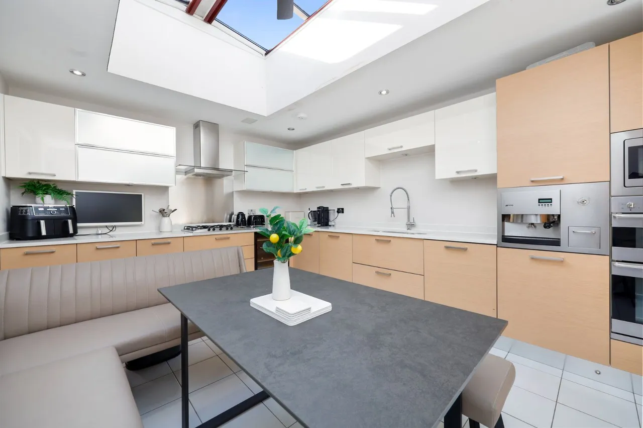 Buckley Court, 375 Cockfosters Road, Barnet, Hertfordshire, EN4 0JT, photo 5