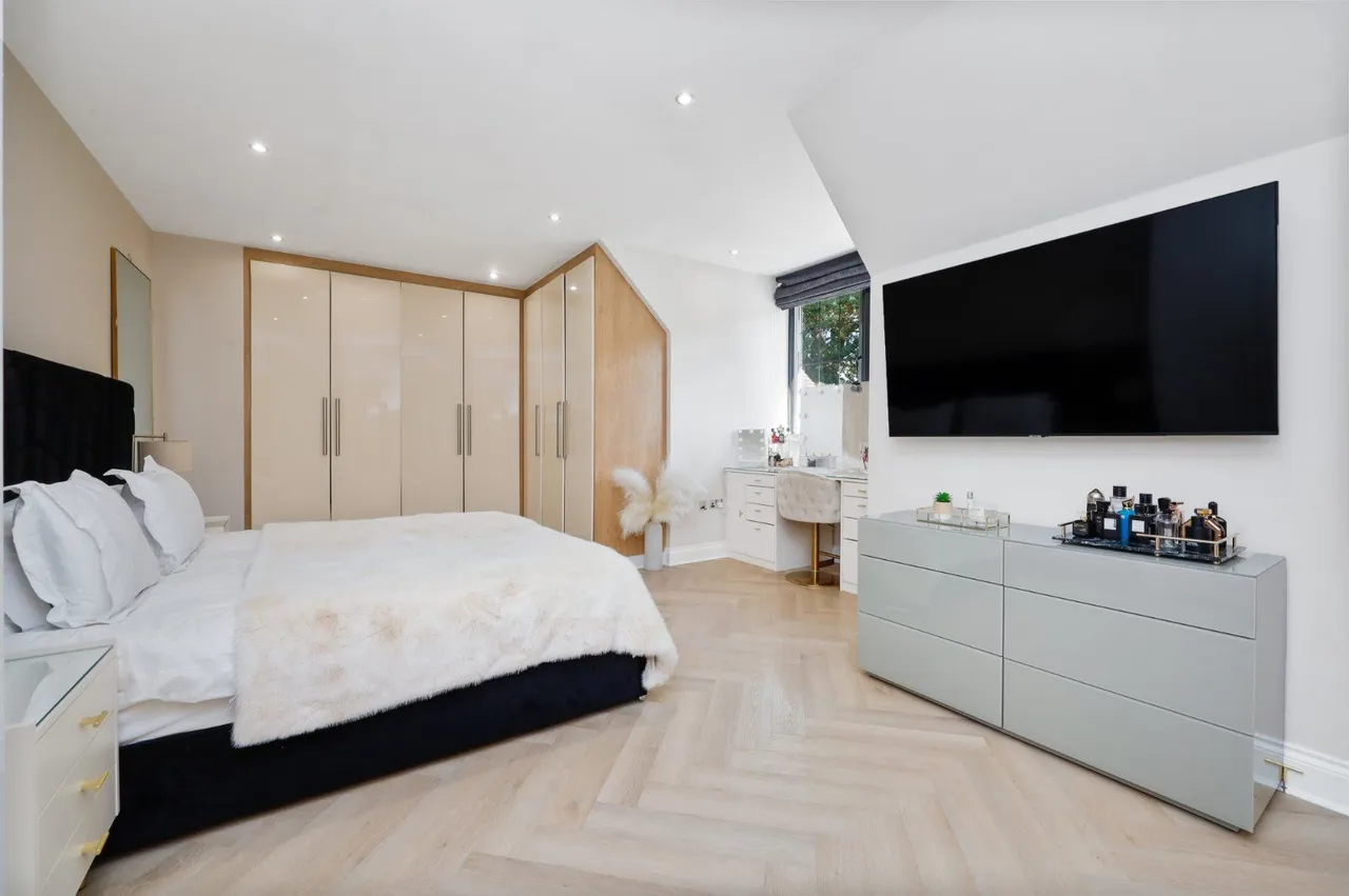 Buckley Court, 375 Cockfosters Road, Barnet, Hertfordshire, EN4 0JT, photo 11