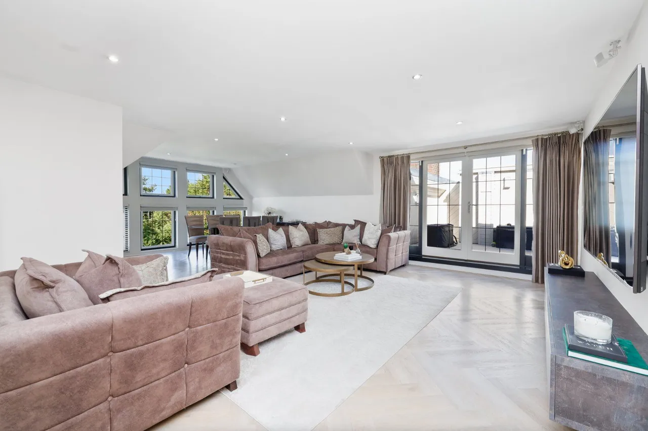 Buckley Court, 375 Cockfosters Road, Barnet, Hertfordshire, EN4 0JT, photo 6