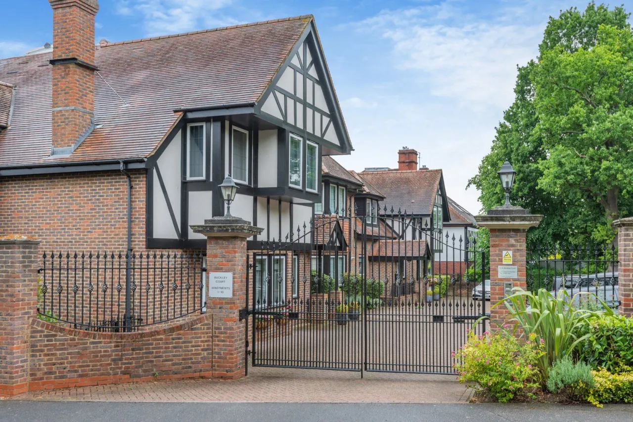 Buckley Court, 375 Cockfosters Road, Barnet, Hertfordshire, EN4 0JT, photo 4