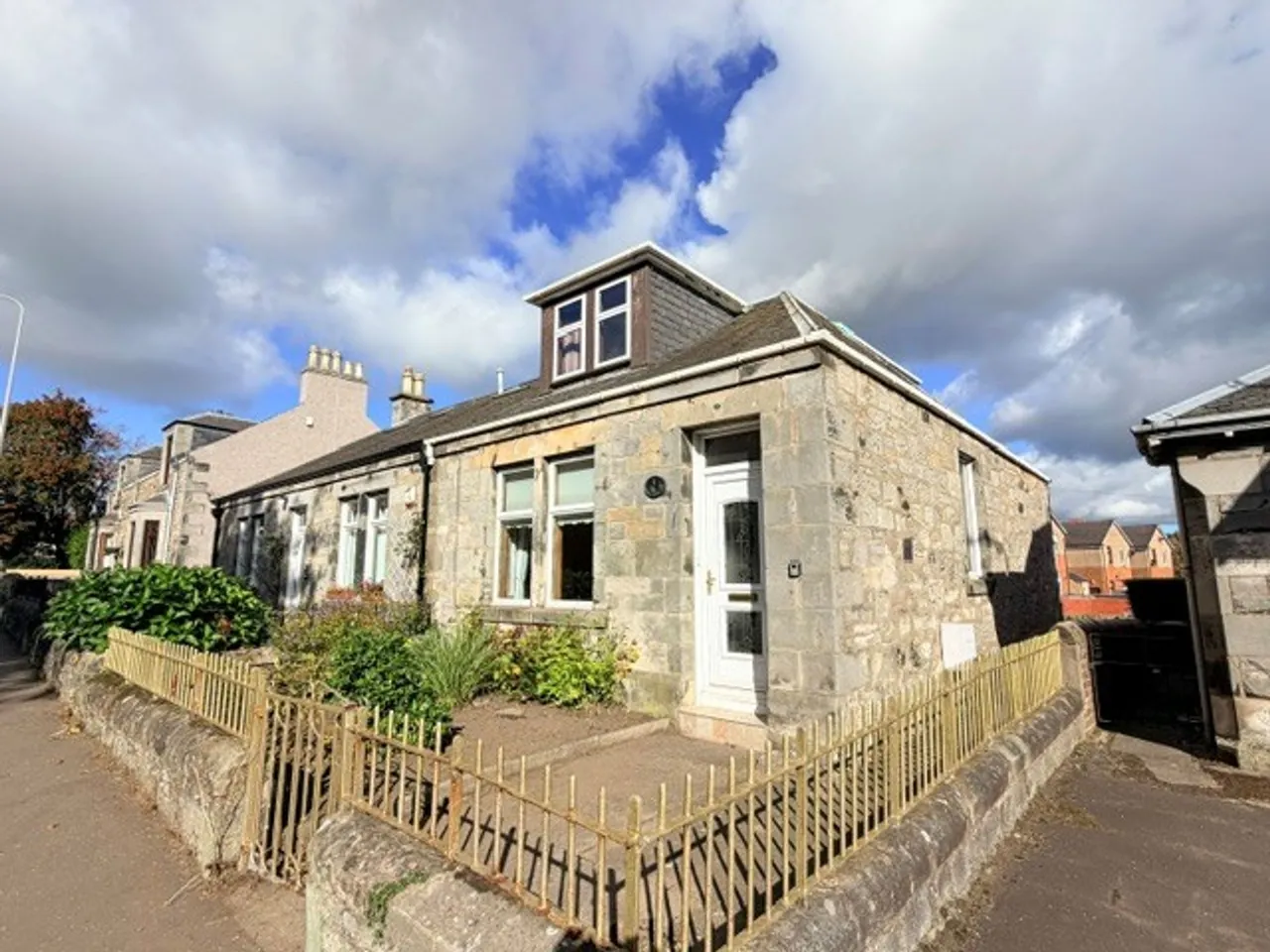 2 bed house for sale, Douglas Road, Leslie, KY6