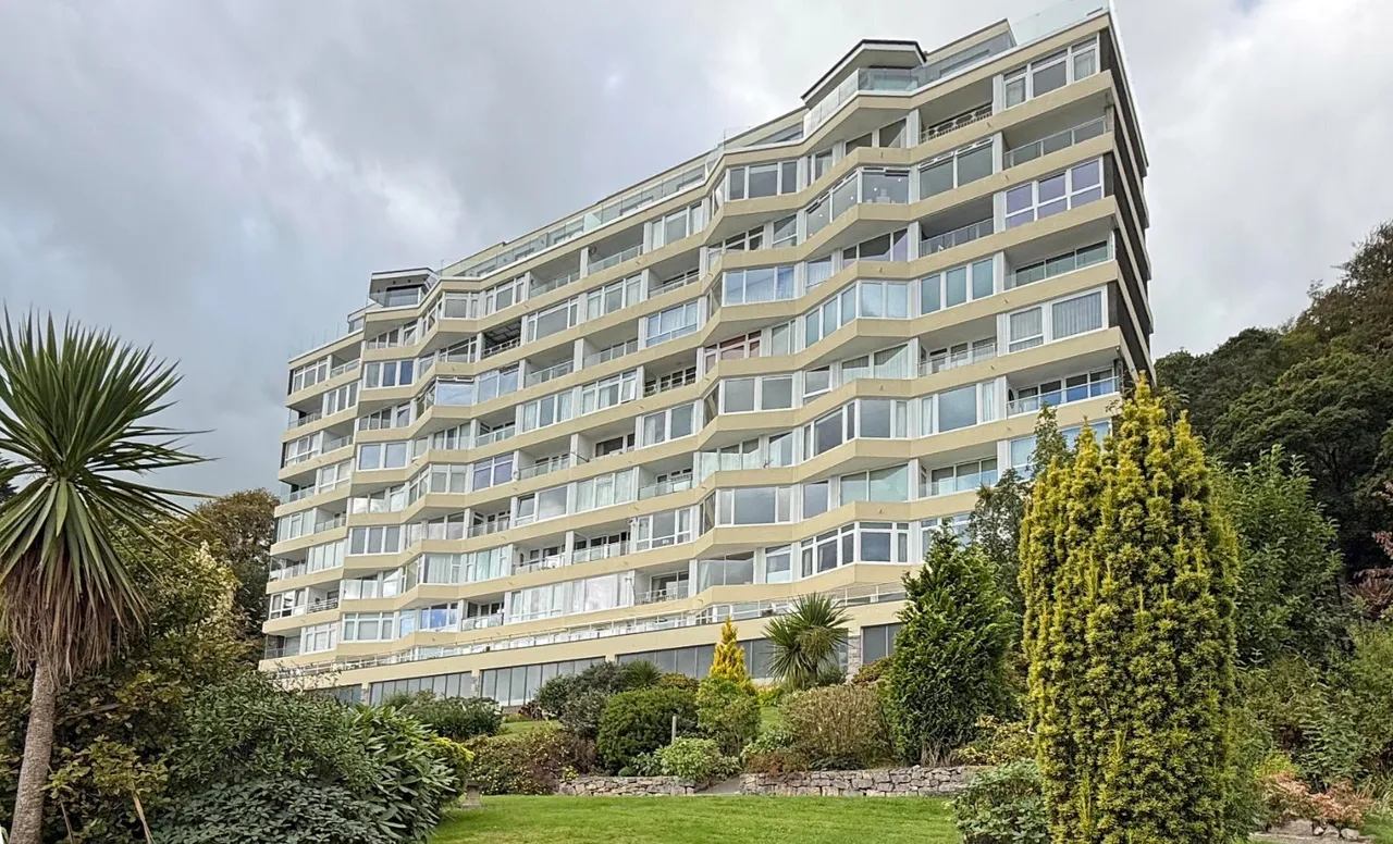 Glyn Garth Court, Menai Bridge, photo 23