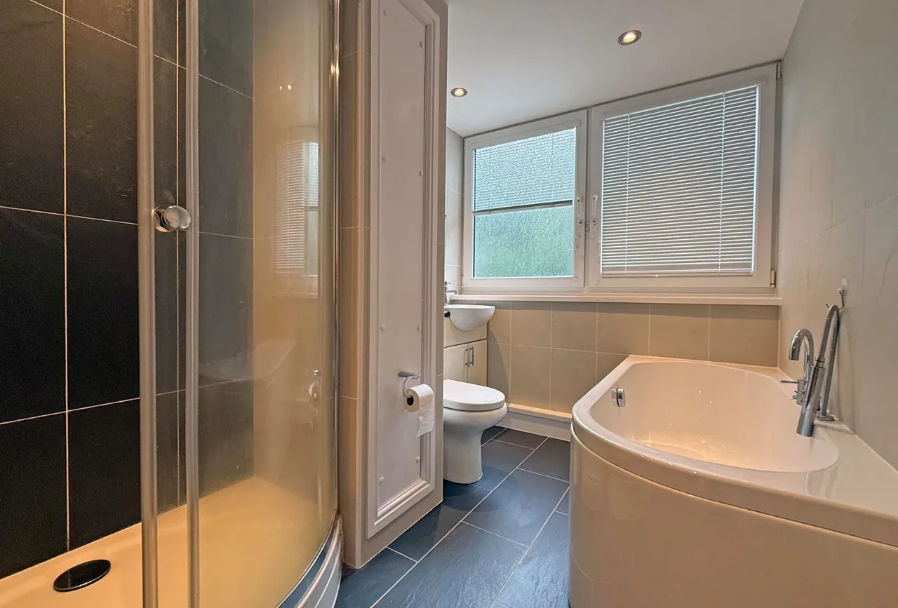 Glyn Garth Court, Menai Bridge, photo 19