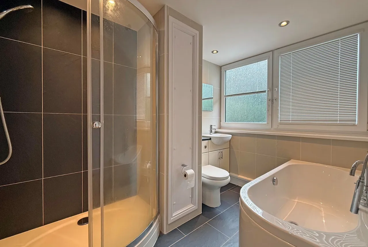 Glyn Garth Court, Menai Bridge, photo 9