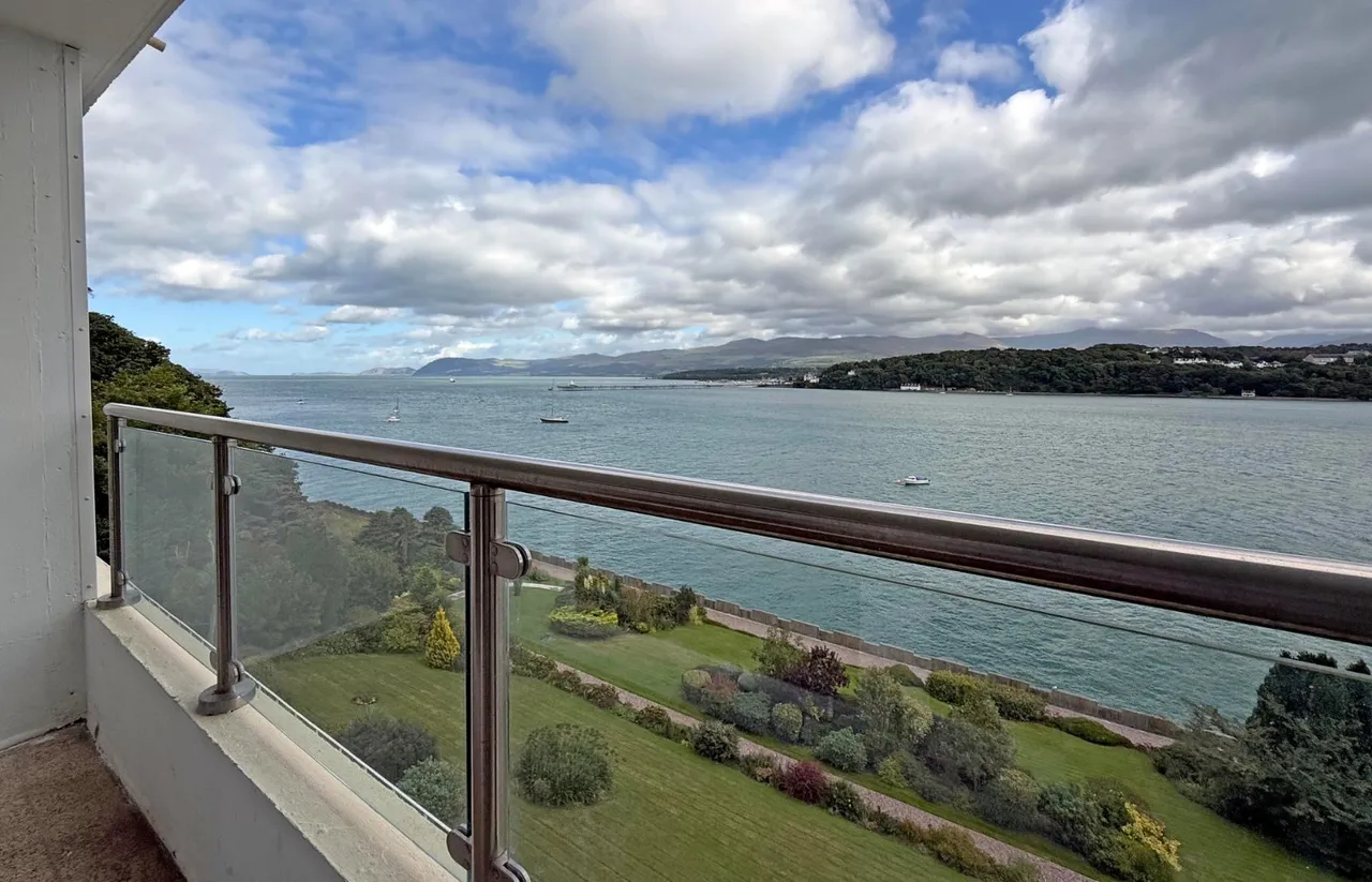 Glyn Garth Court, Menai Bridge, photo 2